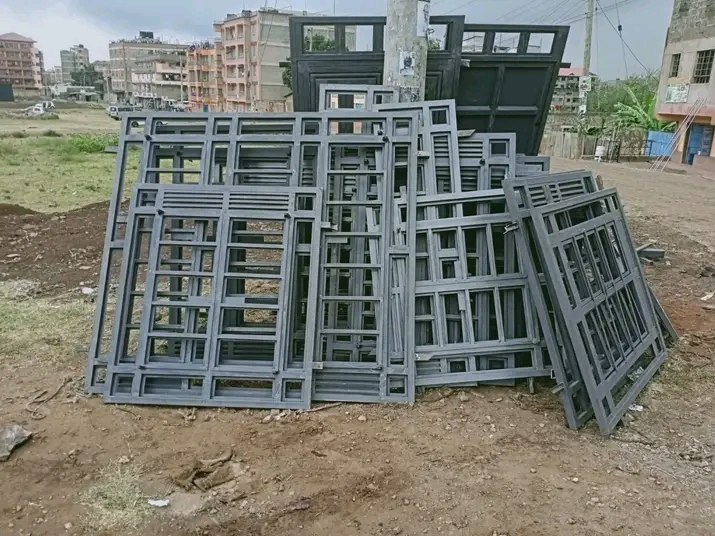 Sliding steel gate